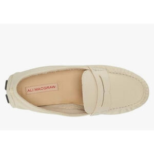 Ali Macgraw cream color leather driving loafers size 7